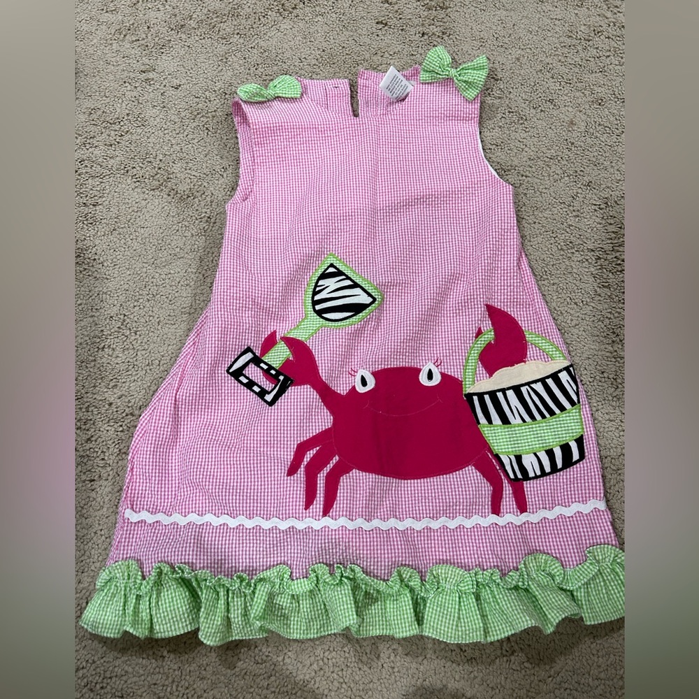Girls size 2T NWOT crab smocked dress